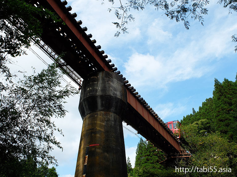 鉄橋と石橋／railway bridge and stone bridge（大分県九重町）