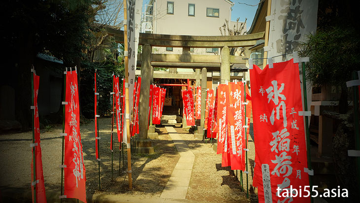 目黒富士（上目黒氷川神社）に桜の季節に登ってきました（東京都目黒区）