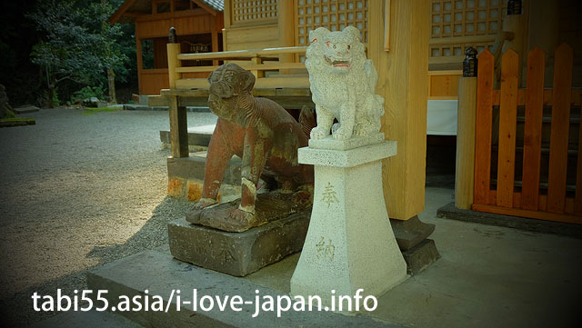 行縢（むかばき）神社で、不思議な顔した狛犬さんとご対面