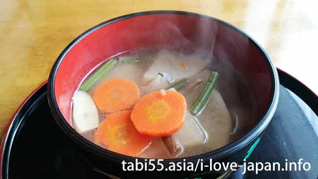 古民家カフェ「茶房菊泉」で、くじら汁を。