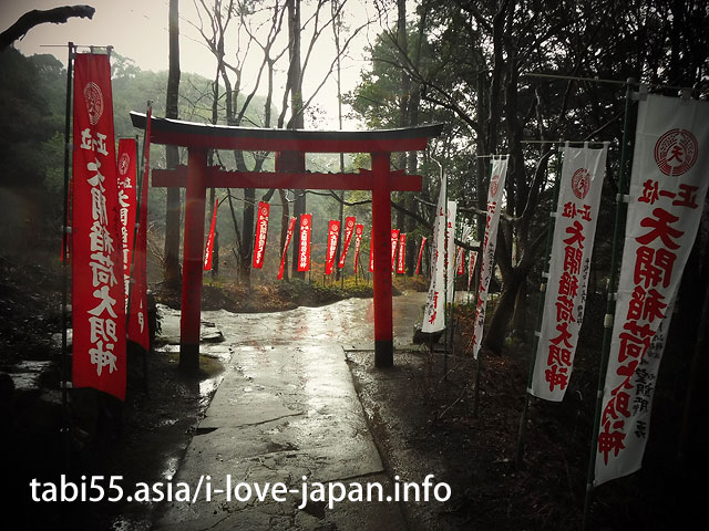 雨の太宰府天満宮を参拝！鳥居が連なる天開稲荷大明神も