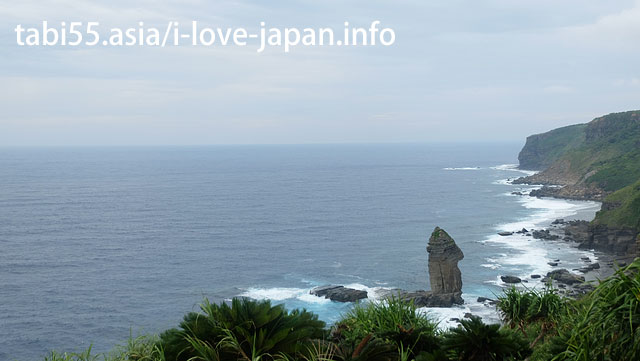 A symbol of Yonaguni-jima island! There are two observation in Tachikami-iwa rock!
