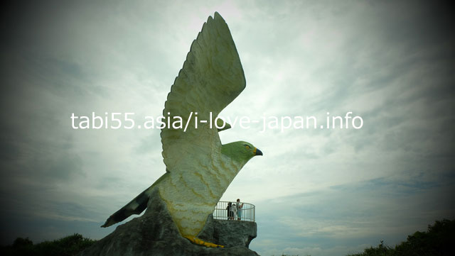 大きな渡り鳥「サシバ」像！フナウサギバナタ展望台