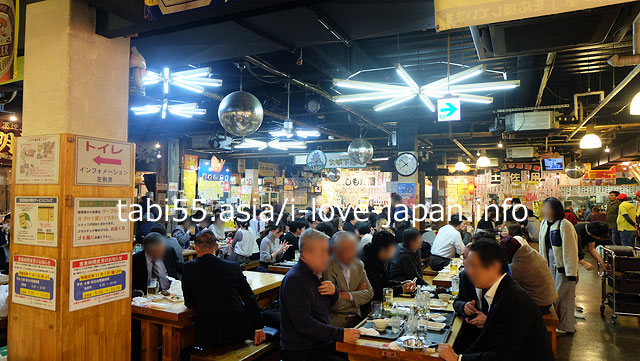 ひろめ市場で、かつおのたたきを食す