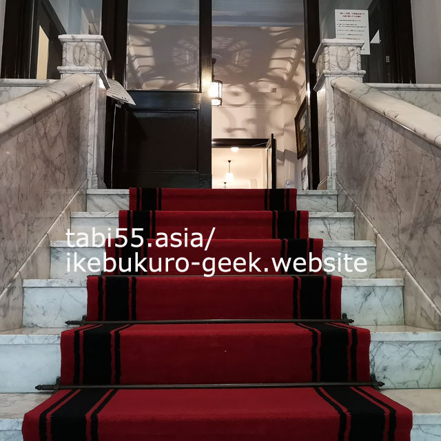 The entrance hall of Hatoyama Hall! Fascinated by the shadows of the lights